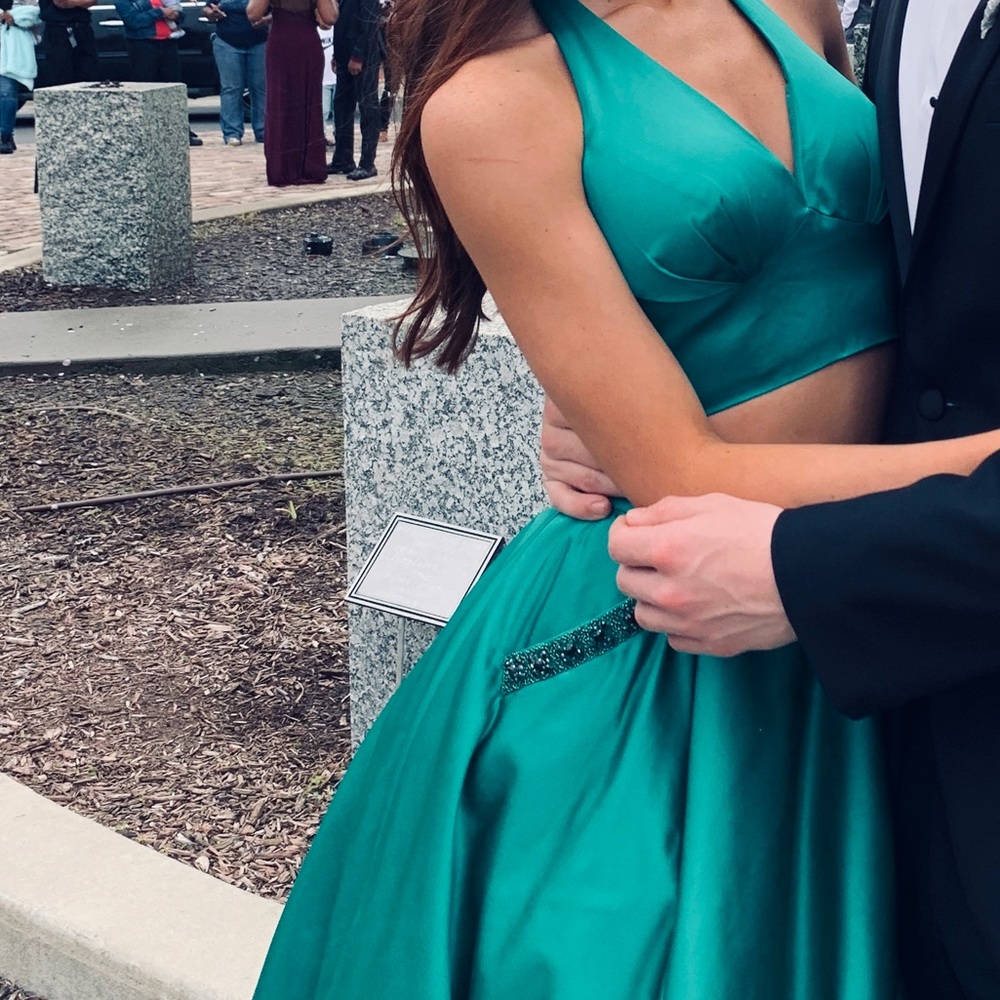 EMERALD GREEN SHERRI HILL PROM DRESS